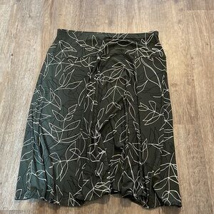 ROZ & ALI GREEN FLORAL MIDI SKIRT